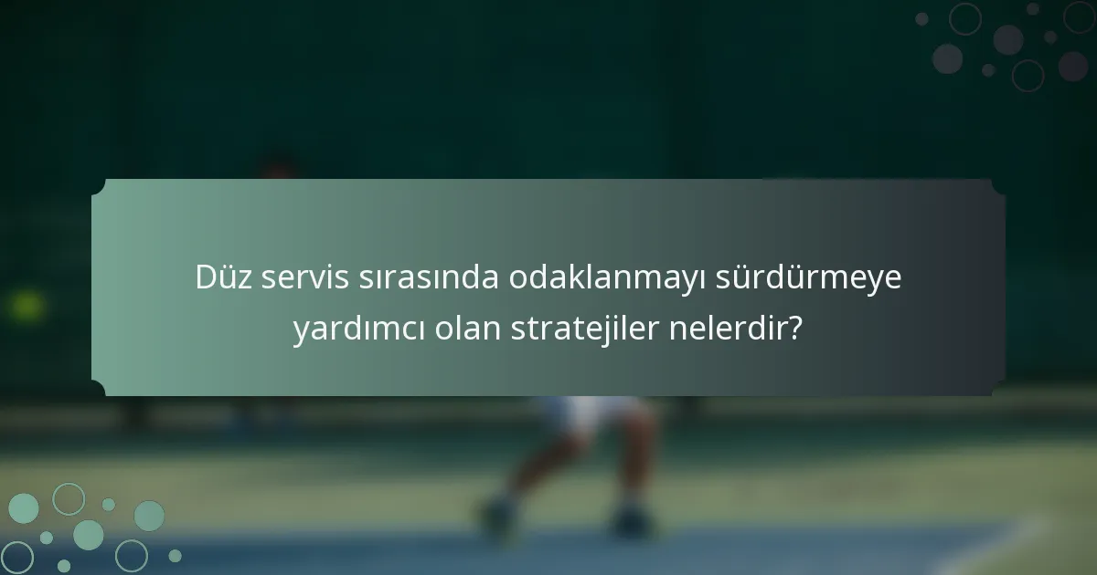 Düz servis sırasında odaklanmayı sürdürmeye yardımcı olan stratejiler nelerdir?